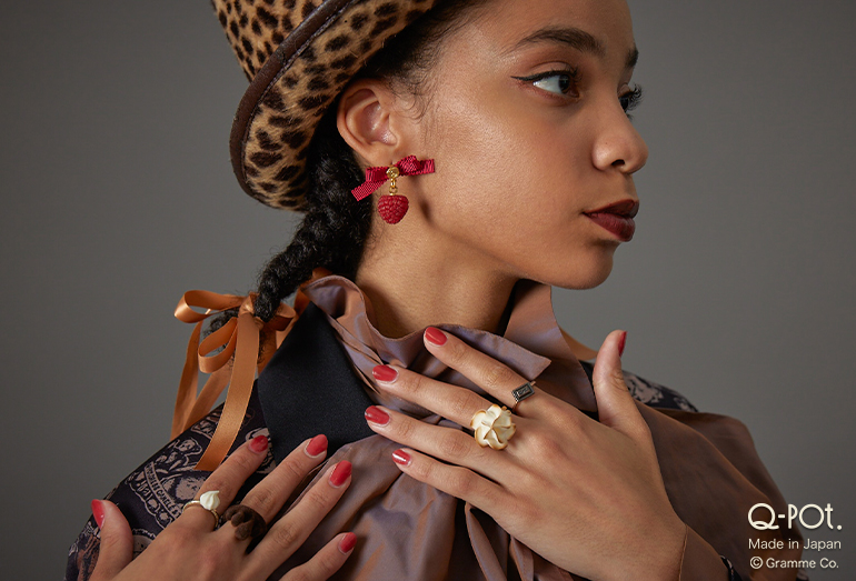 Q-pot スウィートベアカヌレ　パフ　ワンピース Q-pot. Dress、“テディベア＆カヌレ”の総柄パフスリーブドレスやフリル